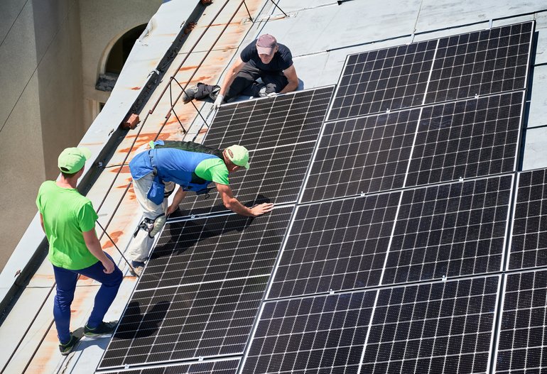 High-efficiency Tier-1 solar panels